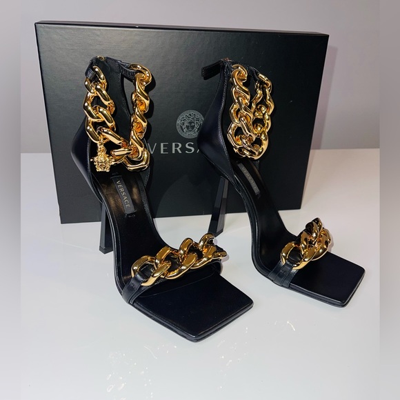 Versace Shoes - Versace Medusa Chain - 100% Authentic - News - Perfect Condition- 37.5 - DST568P
